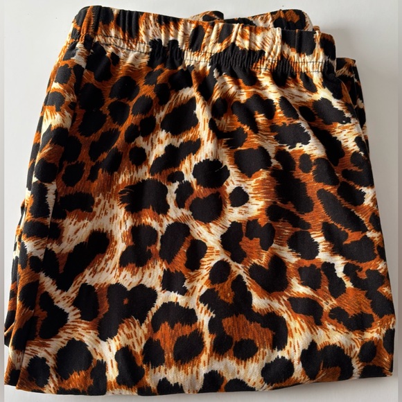 3/$18 | Printed Leggings | Mix & Match - Picture 2 of 3